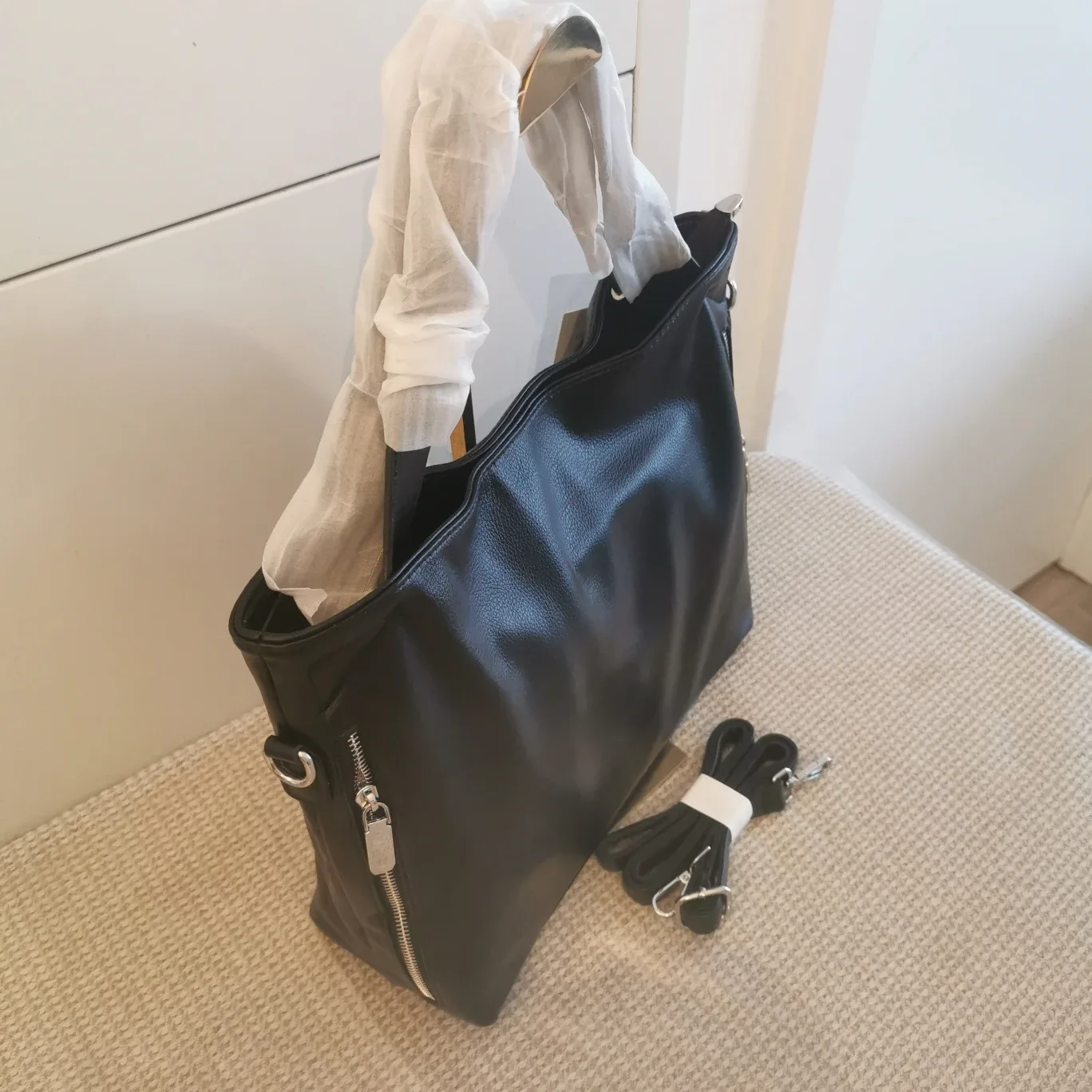 Brand New Black Leather Tote Bag with Shoulder Strap image indicator(3)