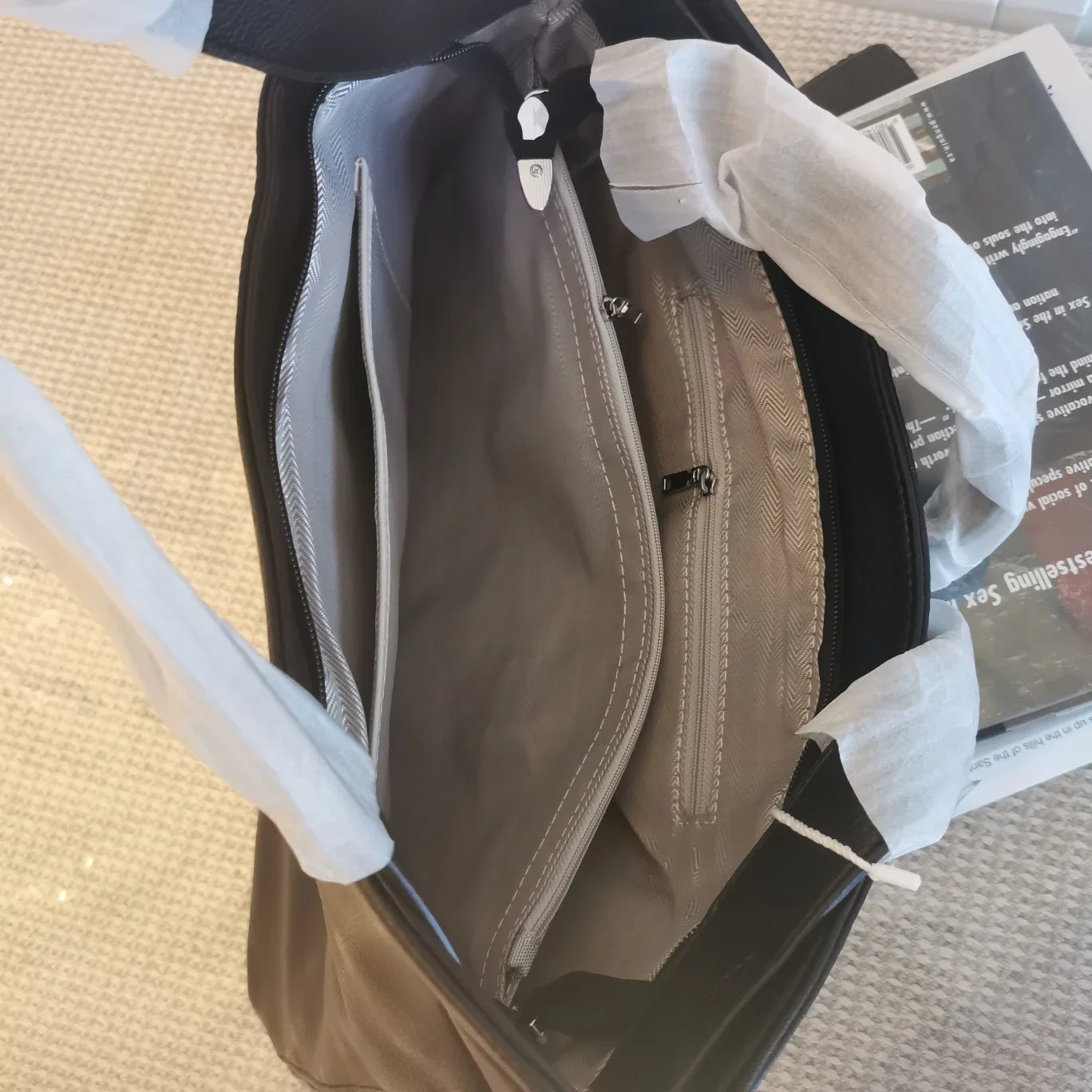 Brand New Black Leather Tote Bag with Shoulder Strap image indicator(6)