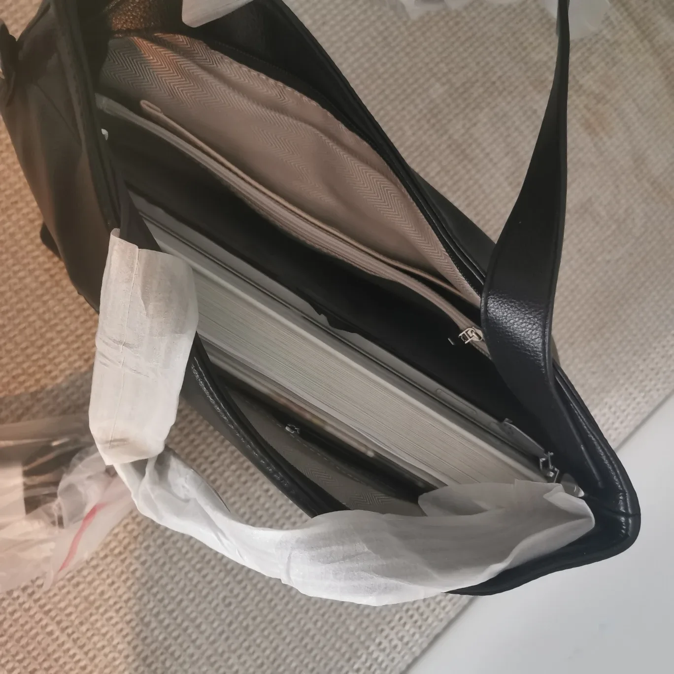 Brand New Black Leather Tote Bag with Shoulder Strap image indicator(7)