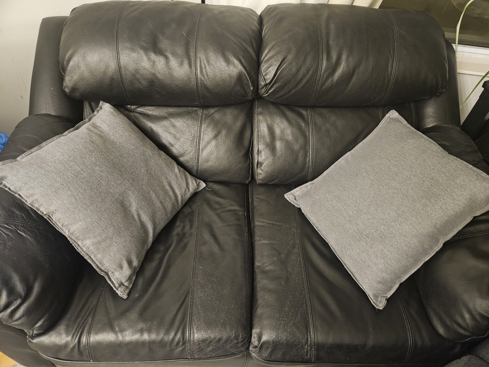 Black Leather Loveseat - photo 2