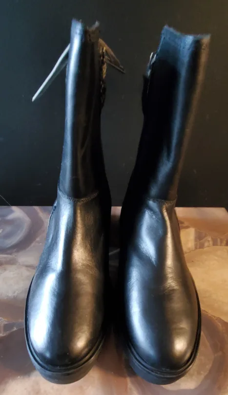 NEW Women's Cougar Black Leather Winter Boots [9, best fit 8] image indicator(4)