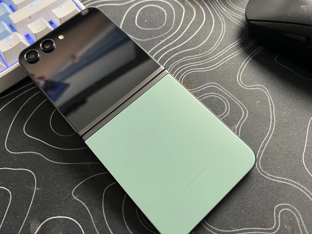 samsung galaxy flip 5 green 512 gb ( brand new in box)