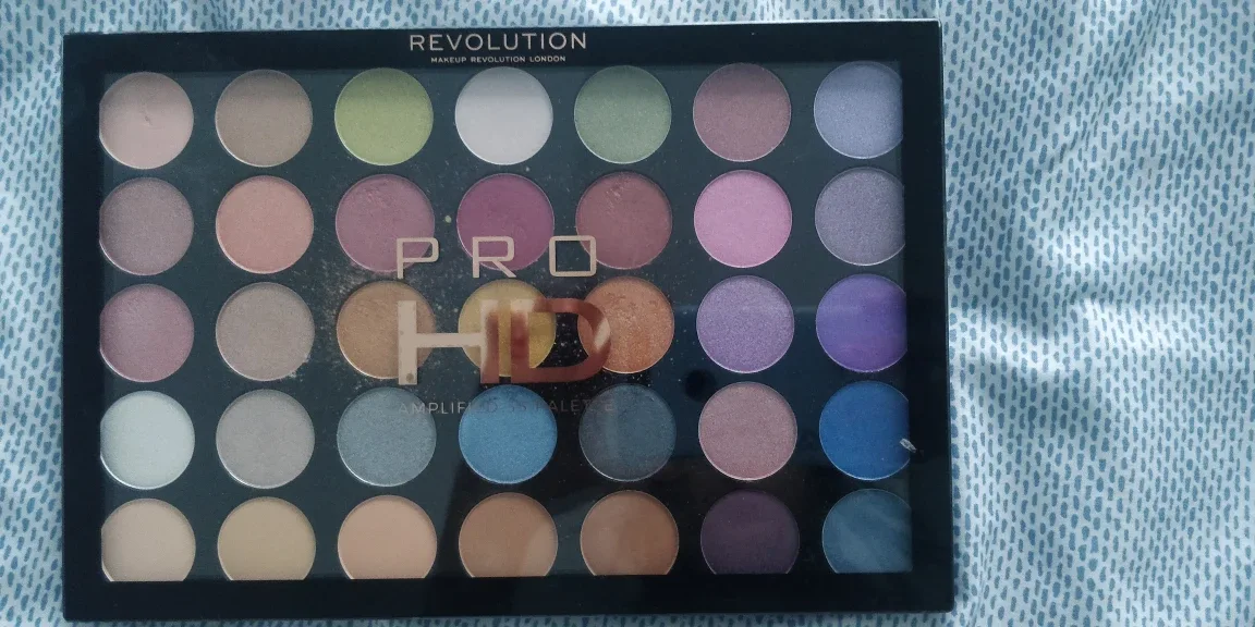 Makeup Revolution Pro HD Amplified Eyeshadow Palette image indicator(2)