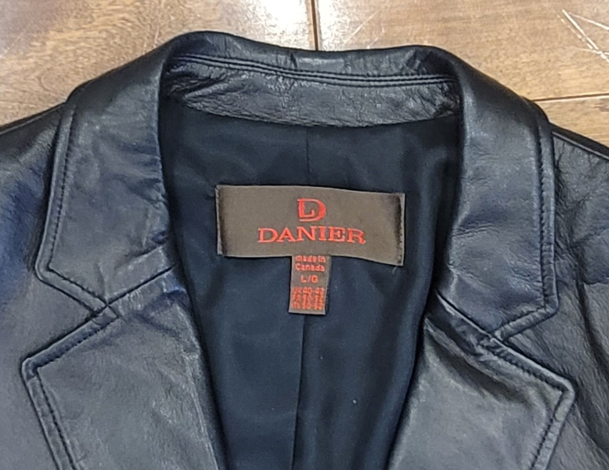 Danier Leather Blazer Jacket - Size Large - photo 2