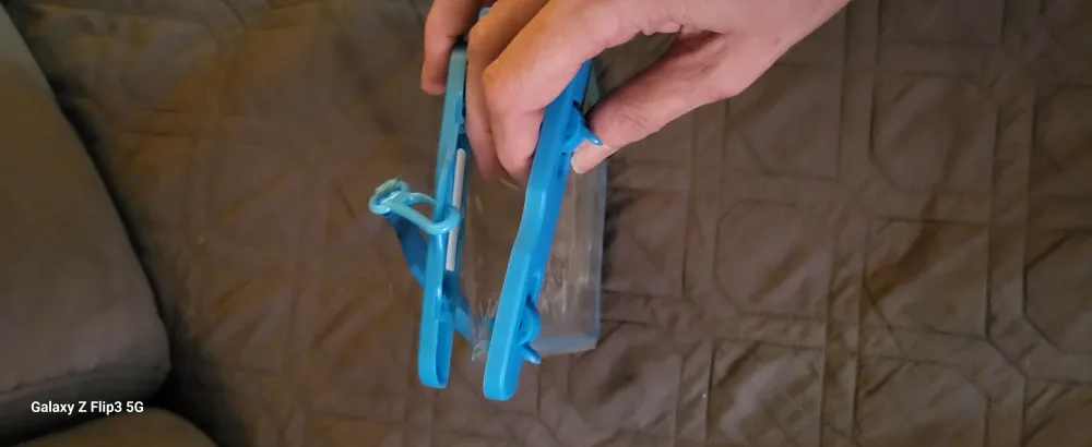 Waterproof Phone Pouch with Lanyard image indicator(2)