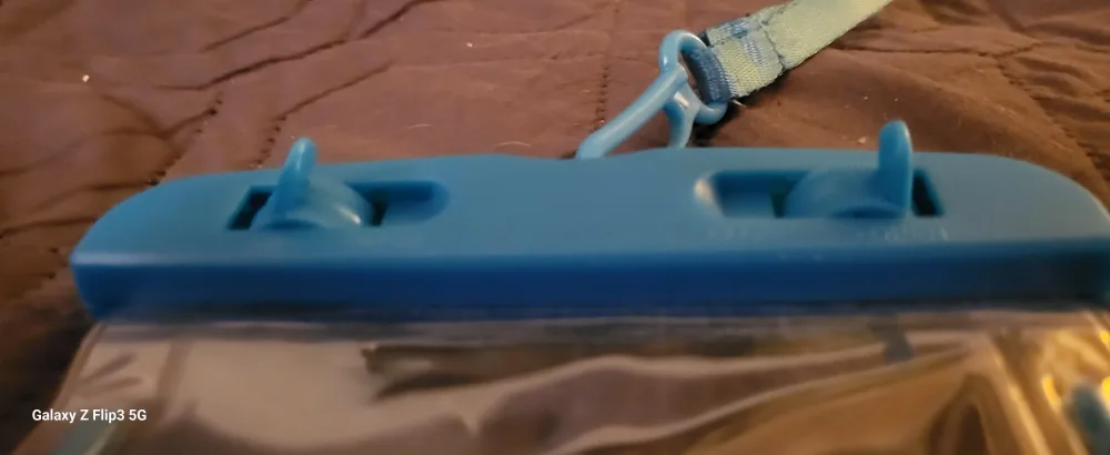 Waterproof Phone Pouch with Lanyard image indicator(3)