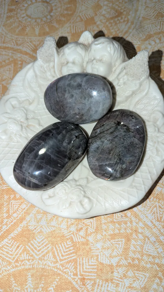 3 Labradorite Tumbled Stones image indicator(2)