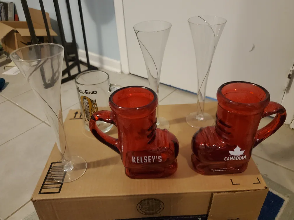 Assorted Glassware image indicator(2)