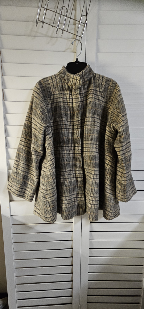 Vintage 1960s  Plaid Wool Blend Capelet
