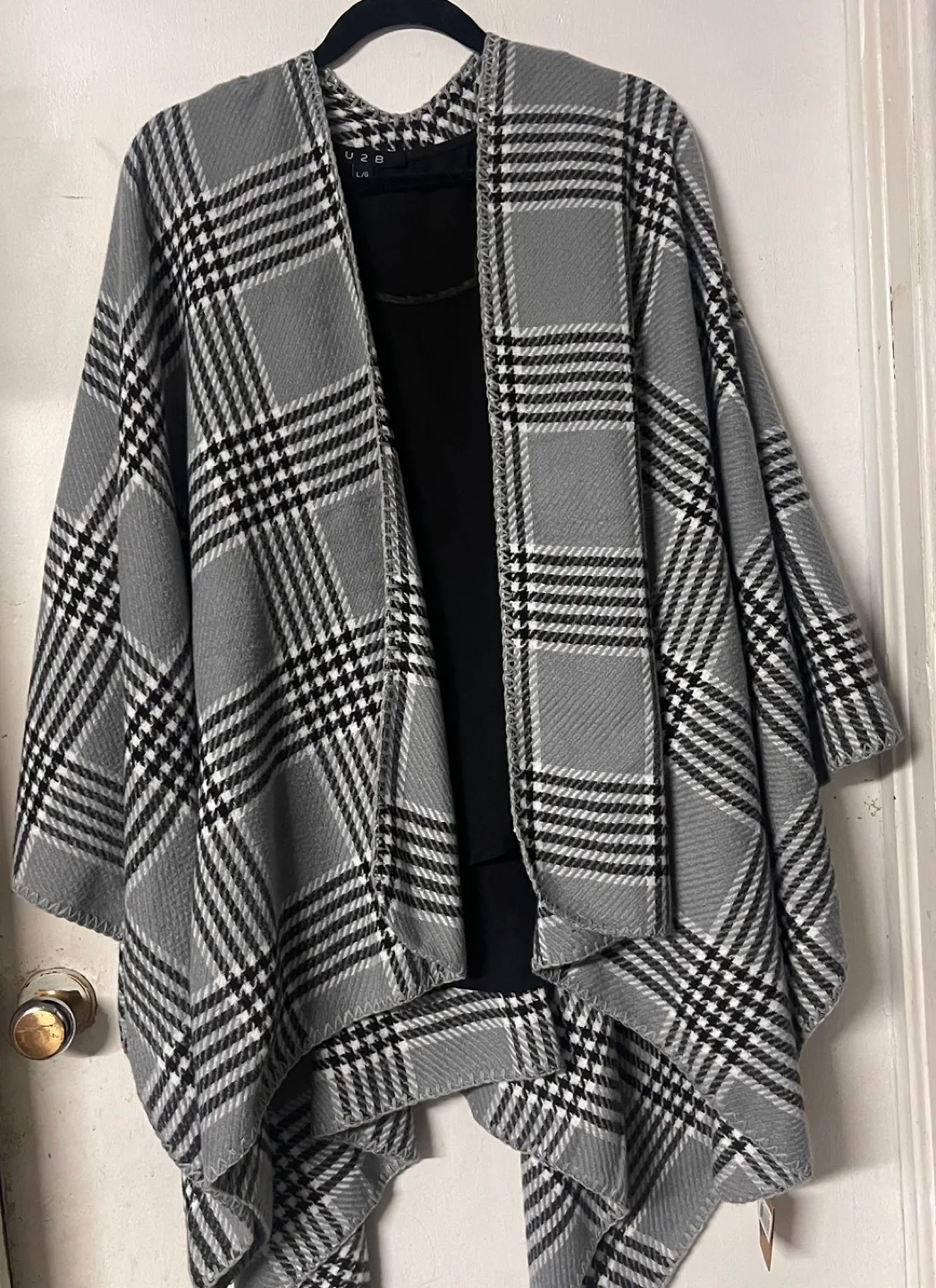 Grey and Black Plaid Cape image indicator(3)