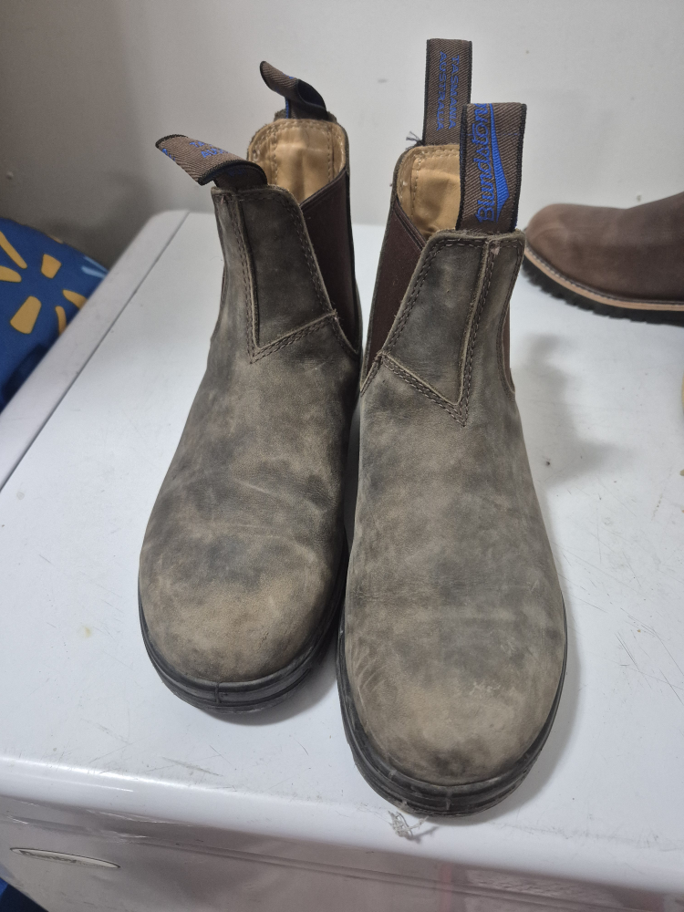 Blundstone Chelsea Boots - Size 4