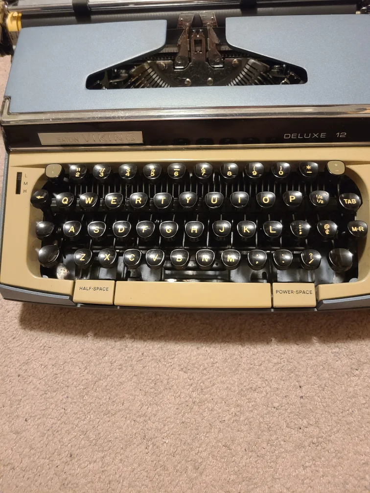 Eaton Viking Deluxe 12 Typewriter image indicator(5)