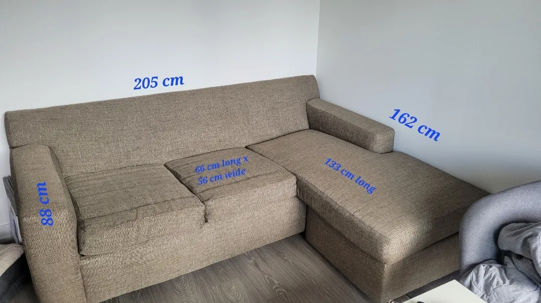FREE Pull-out sofa bed thumbnail