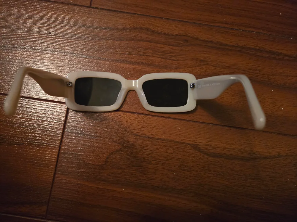 Zara Off-White Square Sunglasses image indicator(2)