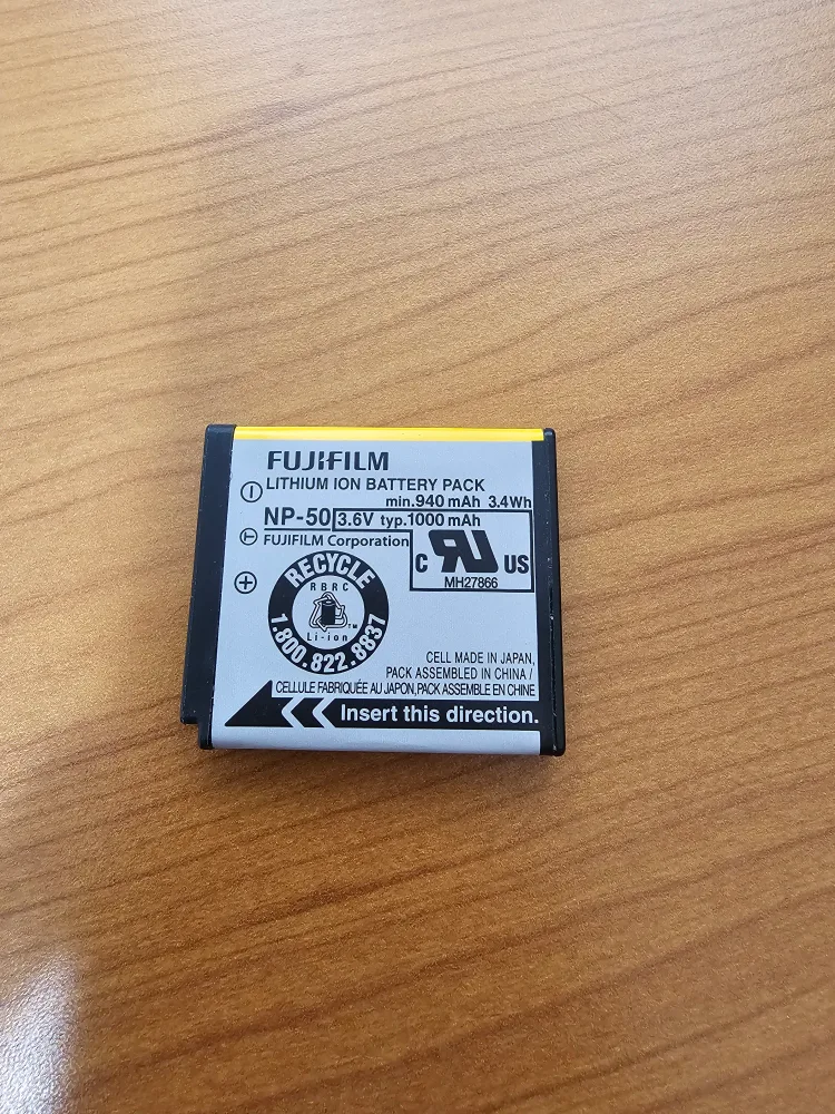 Fujifilm FinePix F750EXR Camera with Case image indicator(3)