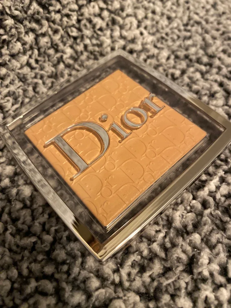 NEW Dior Backstage Face/Body Powder - 3N image indicator(2)