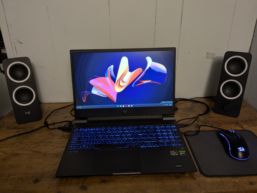 HP Victus 15 (2023) + Extras
