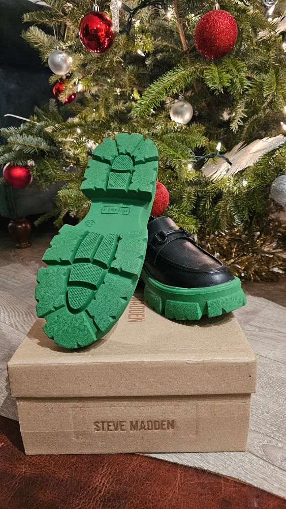 Steve Madden Black and Green Loafers image indicator(3)