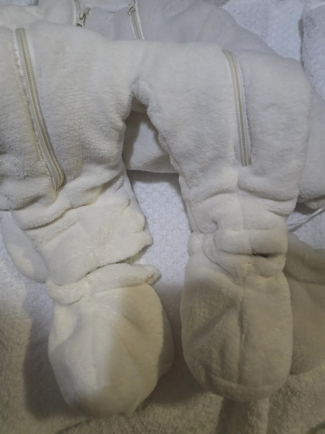 item less than  $10 🥕 Honey Isle Baby 12M Snowsuit image indicator(3)