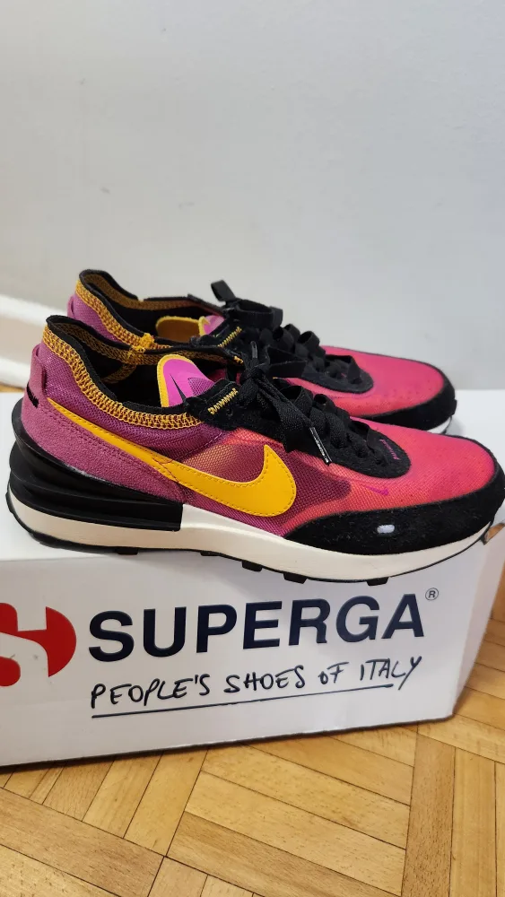 Women Nike Waffle One - University Gold (Size 7) *Almost New image indicator(6)