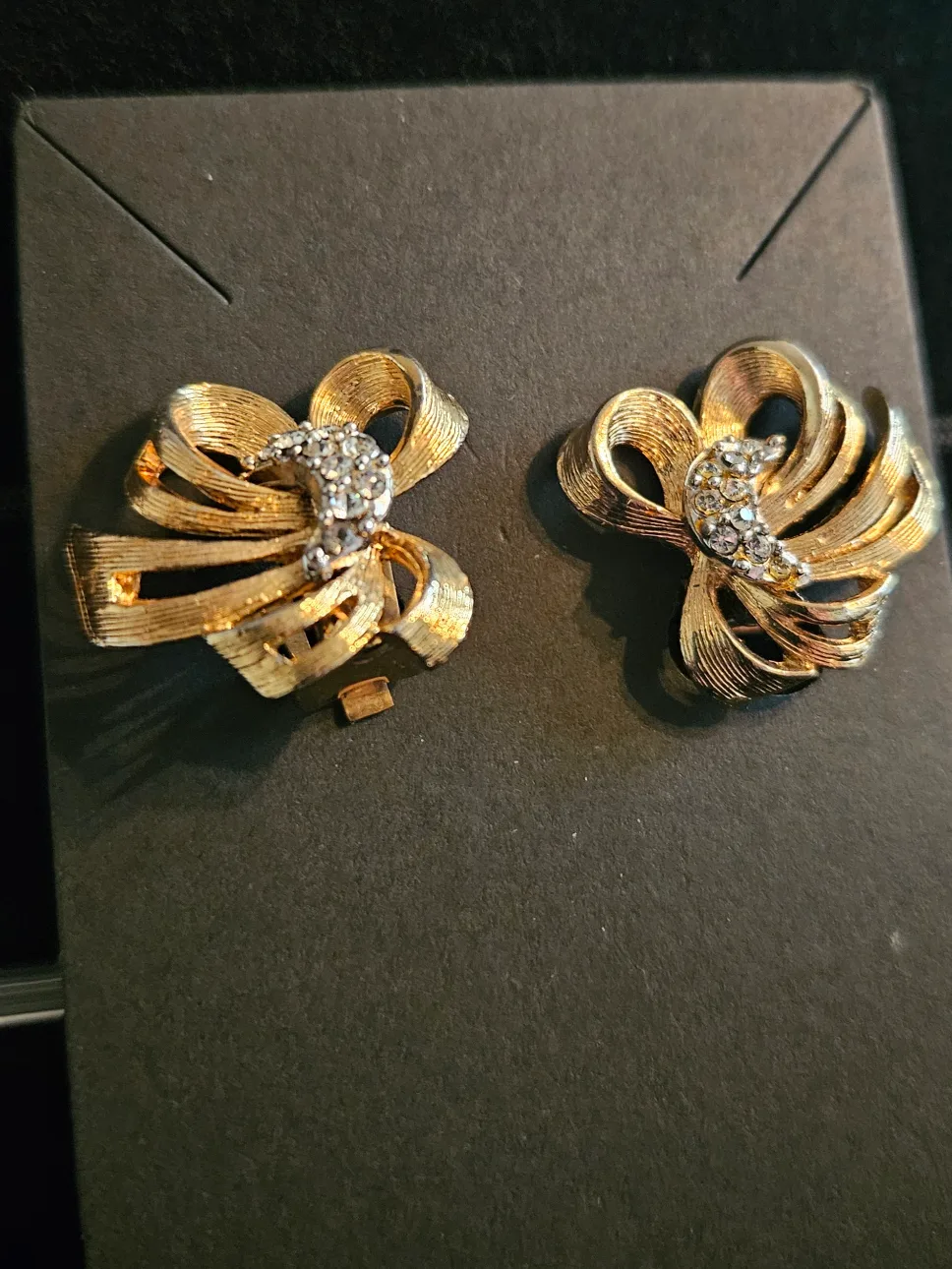 Vintage 1960's Ribbon w/Crescent Moon Center Clip-On Earrings image indicator(2)