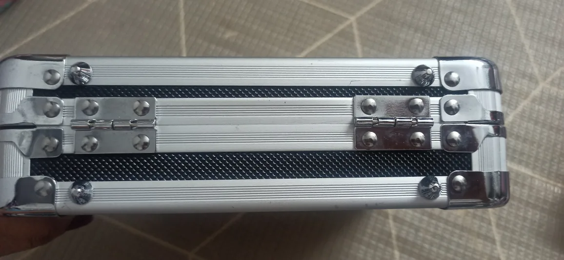 Beltronic Aluminum Carrying Case image indicator(7)