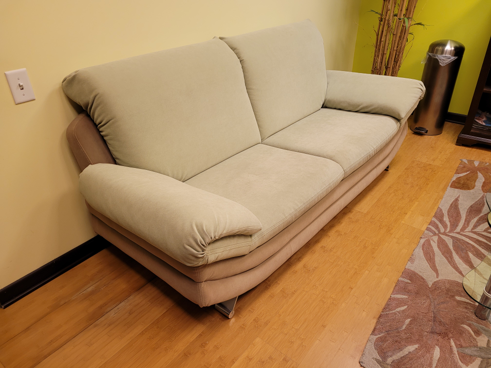 Lovely Two-Seater Sofa - photo 2