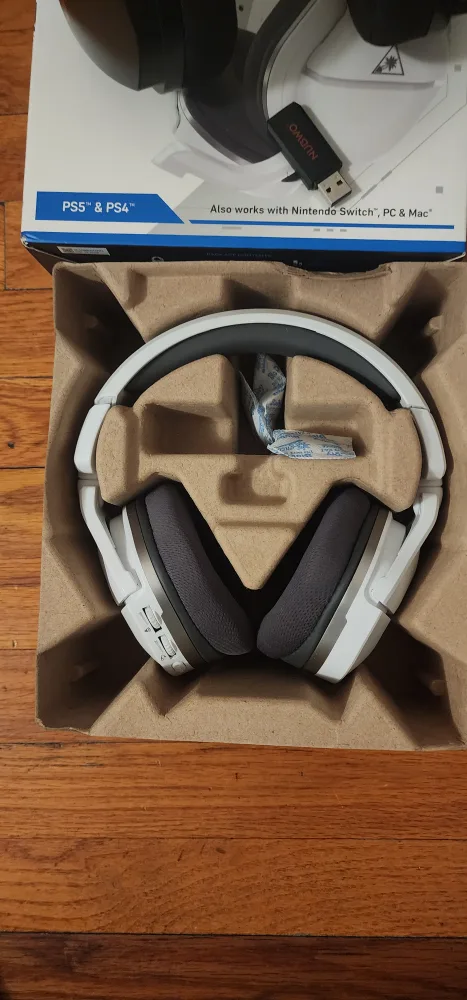 Turtle Beach  Wireless Gaming Headset - PS5 & PS4  USED image indicator(2)