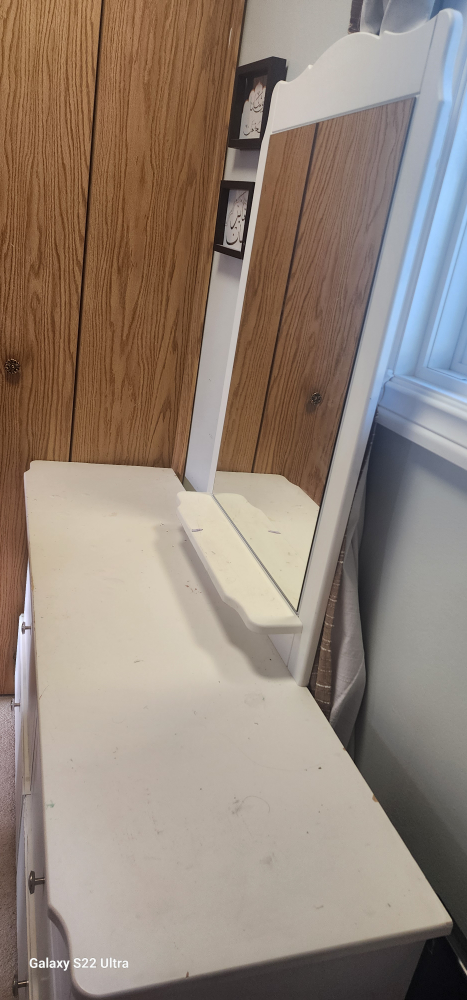 White dresser with mirror - photo 2