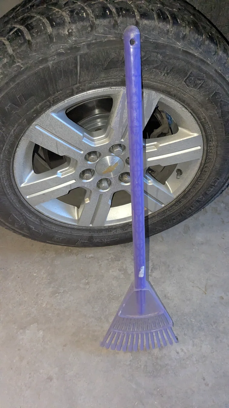 CHILDREN'S Two Snow Shovels and a Leaf Rake image indicator(2)