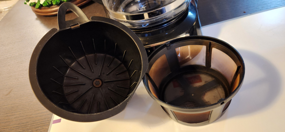 Black & Decker 12-Cup Programmable Coffee Maker - photo 2