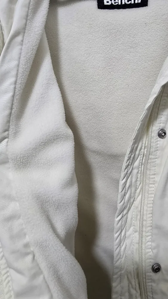 Bench. Women's White Jacket image indicator(3)