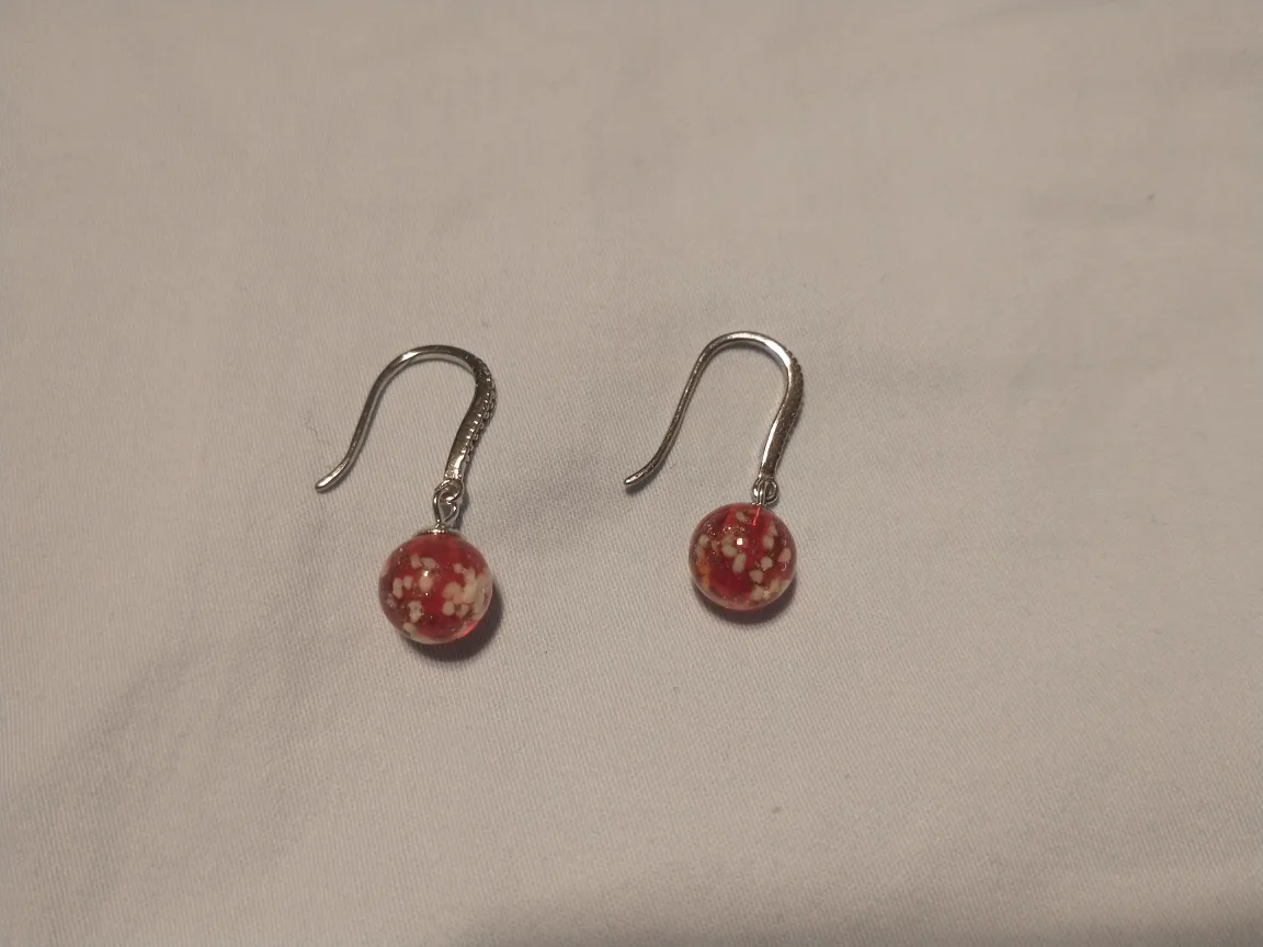 Nogu ruby .925 sterling silver firefly glass huggie earrings image indicator(5)