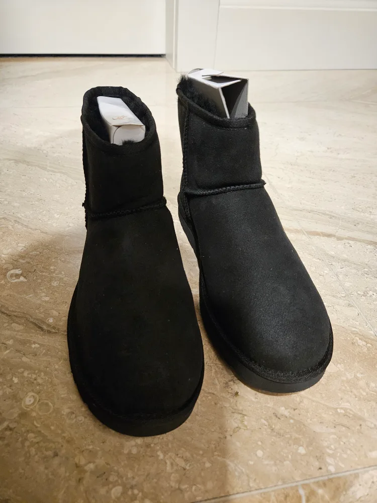 Brand New UGG Classic Mini 5854 Black size 11 image indicator(3)
