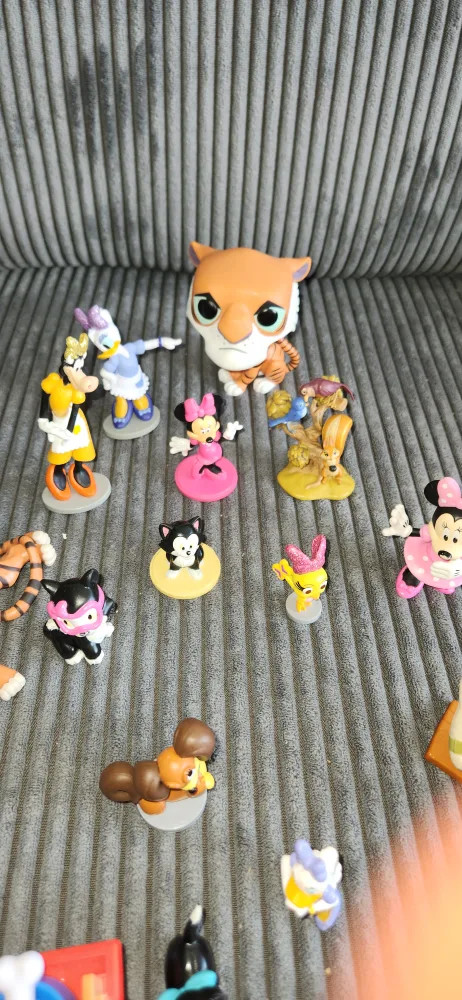 Lot of Disney Figurines image indicator(4)