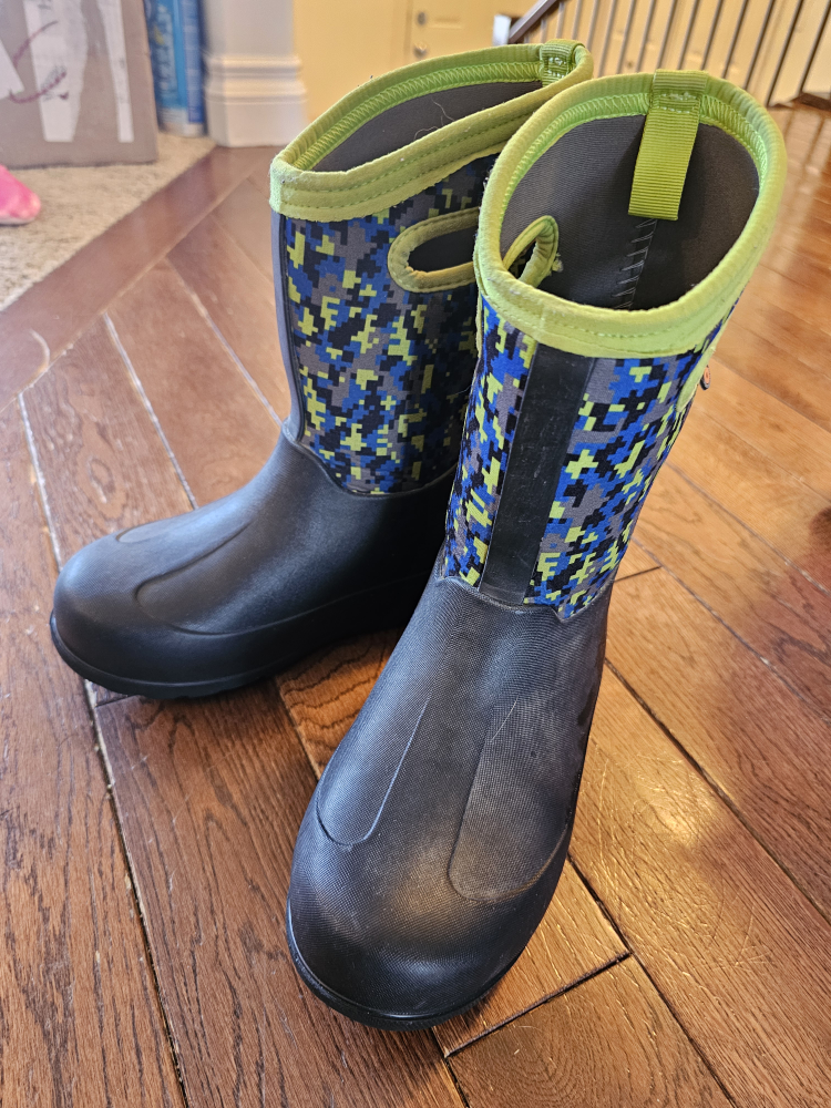 Bogs Kids' Insulated Winter Boots Size 2 - photo 3