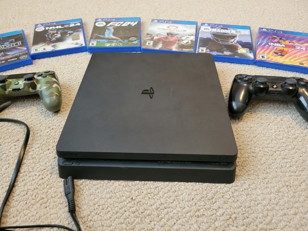 PS4 Console with 2 Controllers, 6 games & accessories image indicator(2)