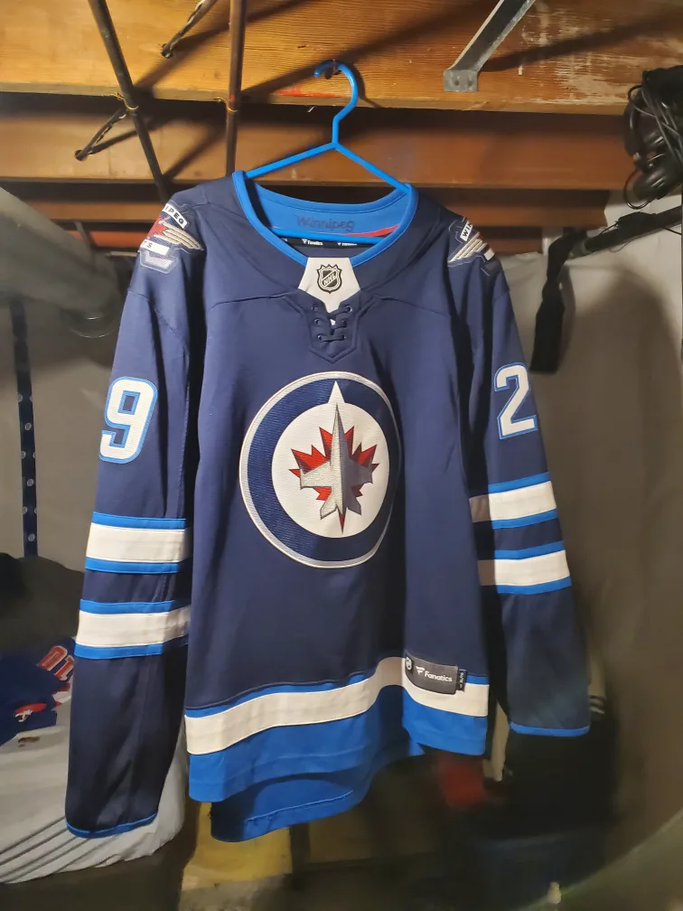 Winnipeg Jets #29 Fanatics Authentic Hockey Jersey image indicator(3)