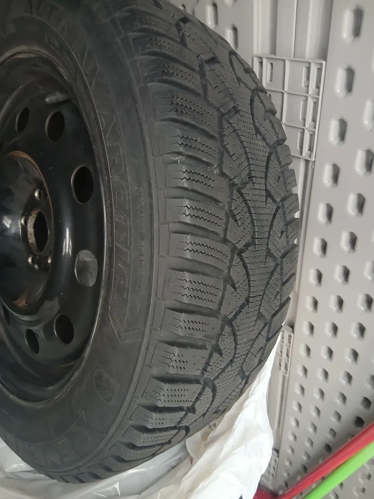 4 General winter tires on original Ford rims image indicator(2)