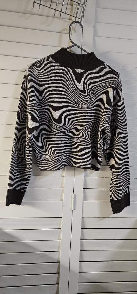 H&M Divided Mock Neck Cropped Knit Sweater - photo 4