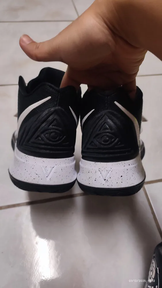Kyrie 5 Black and White Basketball Shoes image indicator(5)