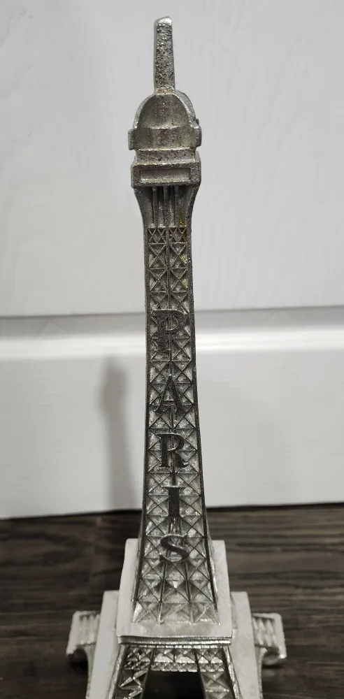 Eiffel Tower Figurine image indicator(2)