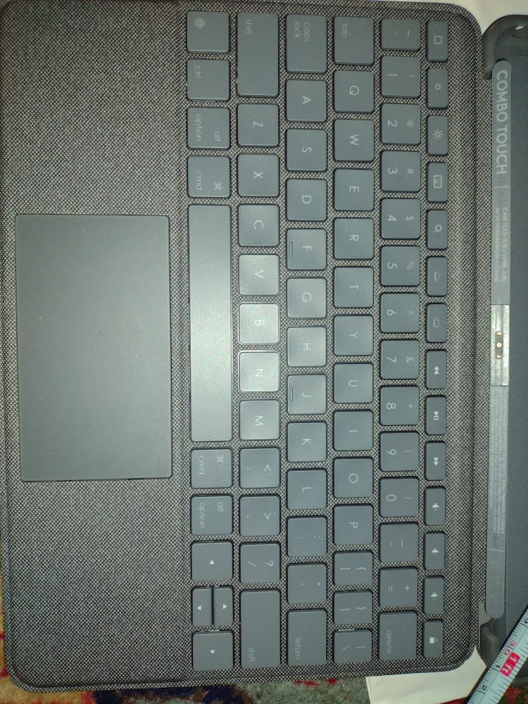 Logitech Combo Touch Keyboard Case for iPad 7/8/9 Gen image indicator(2)