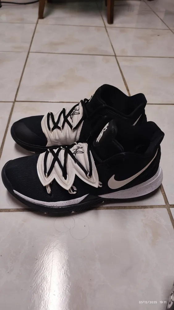 Kyrie 5 Black and White Basketball Shoes image indicator(3)