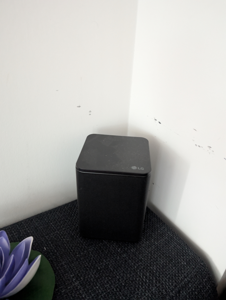 LG Soundbar and Wireless Subwoofer - photo 3
