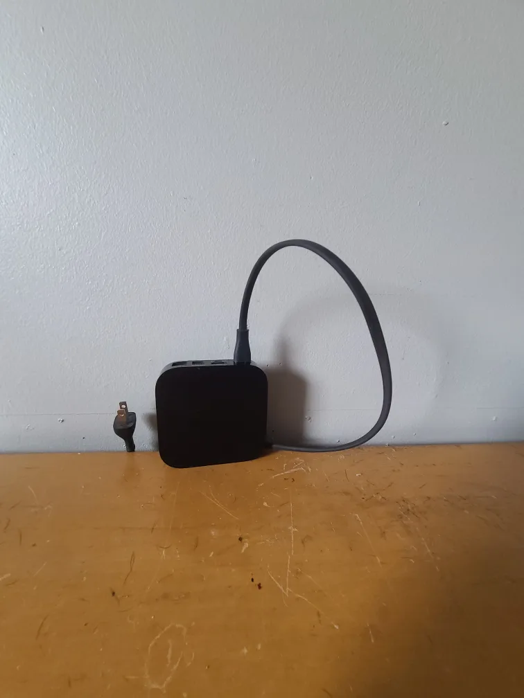 Apple TV electronic home entertainment system Television image indicator(2)