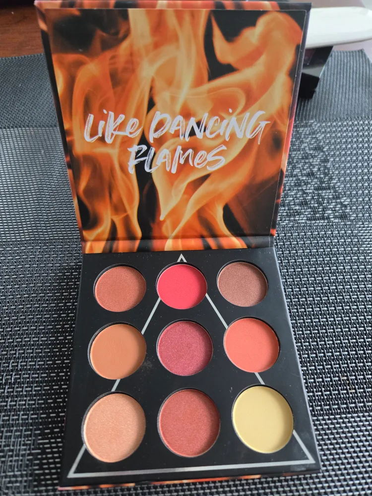 *Unused*Essence Like Dancing Flames Eyeshadow Palette image indicator(2)