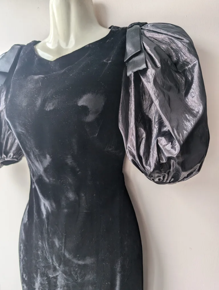 Vintage 80''s handmade black velvet dress image indicator(5)