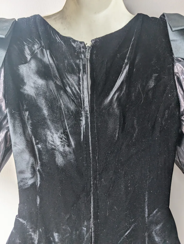 Vintage 80''s handmade black velvet dress image indicator(7)