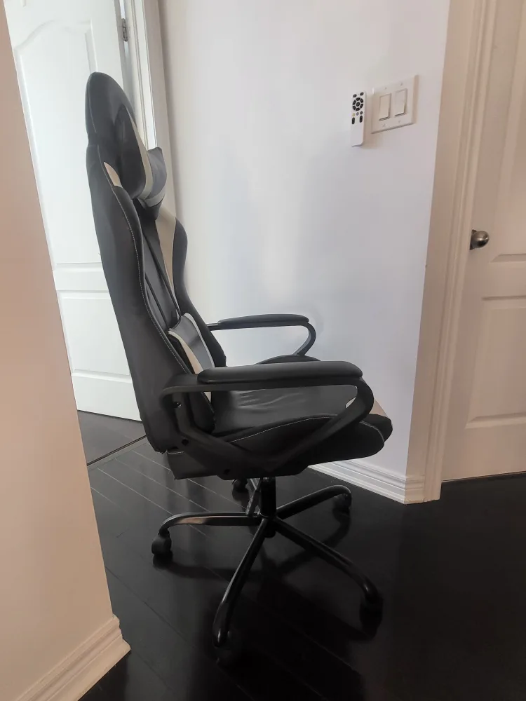 Gaming Chair - Black and White image indicator(2)